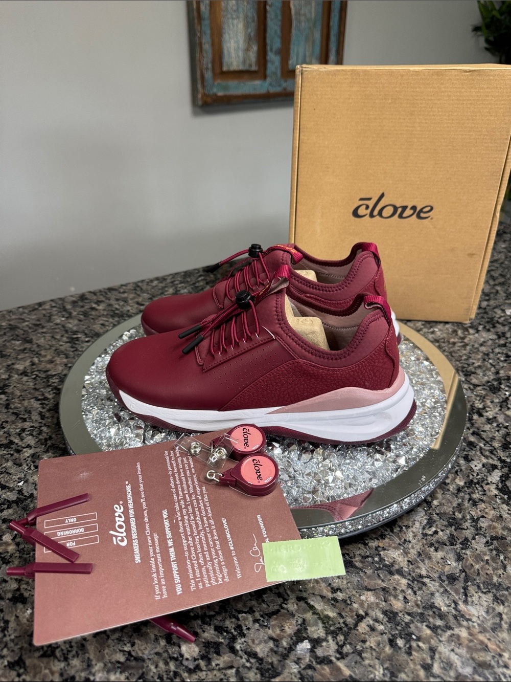 Clove limited edition classic Women's Burgundy and Pink Fashion Sneakers NEW 9
